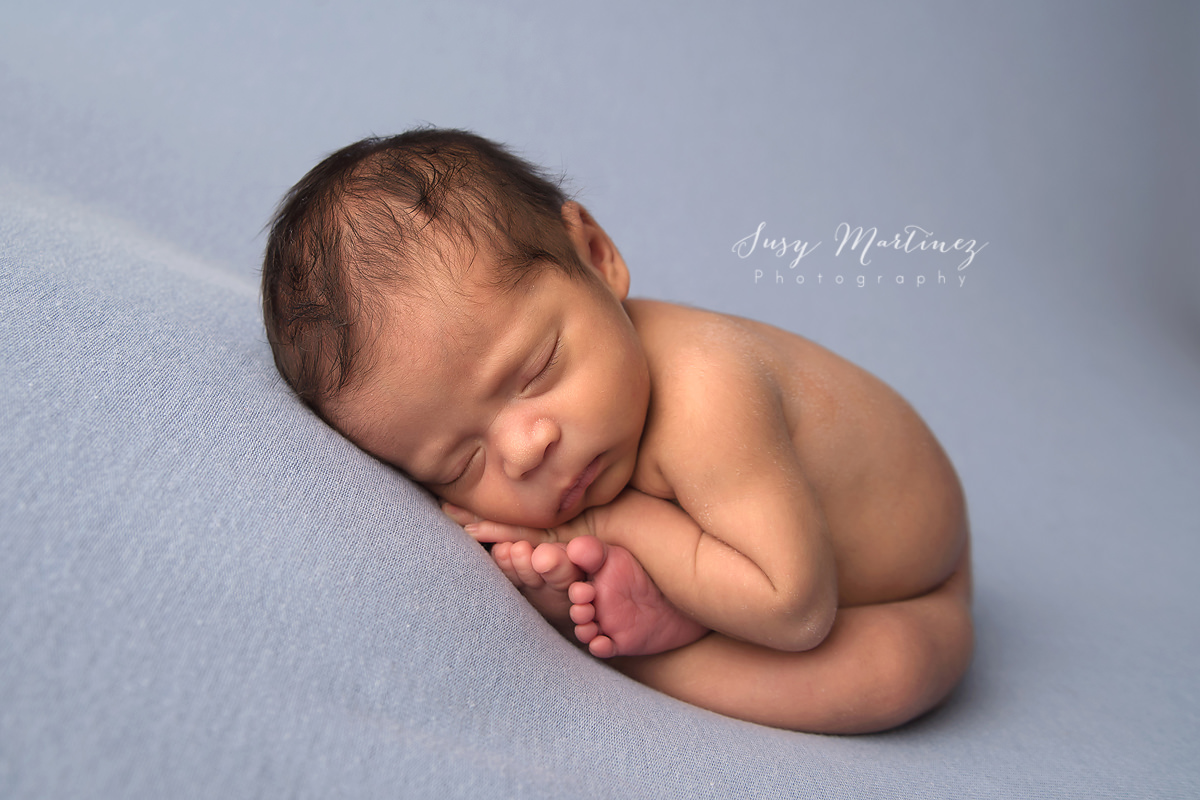 newborn portraits with Las Vegas newborn photographer Susy Martinez Photography