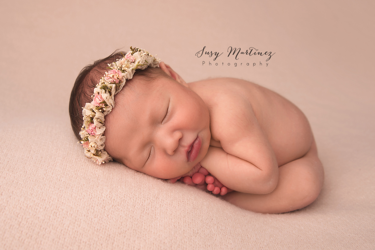 classic newborn portraits with NV newborn photographer Susy Martinez Photography