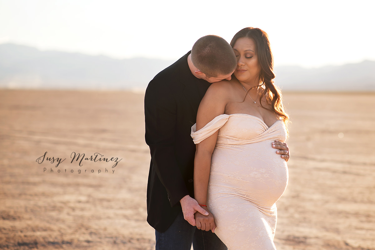 Dry Lake Bed maternity session with Susy Martinez Photography