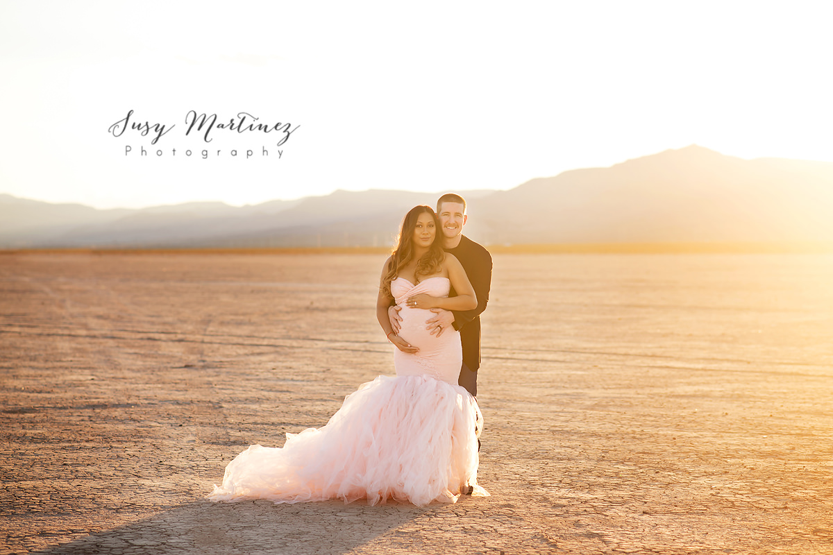 Susy Martinez Photography photographs Dry Lake Bed maternity session