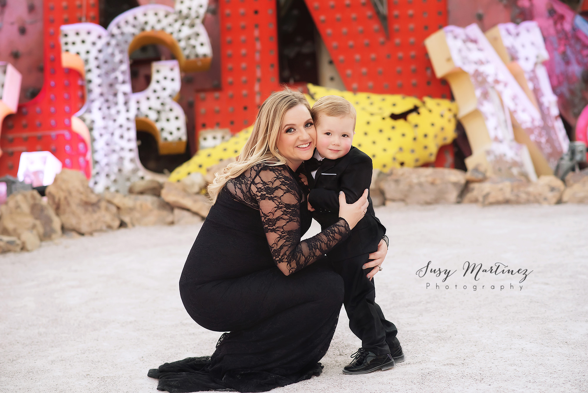 mom and toddler pose for Susy Martinez Photography