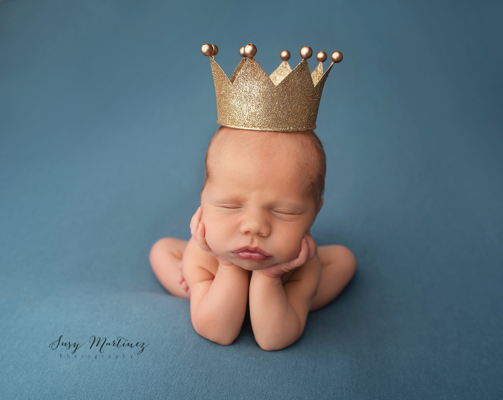 newborn baby with crown photographed by Henderson Newborn Photographer Susy Martinez Photography