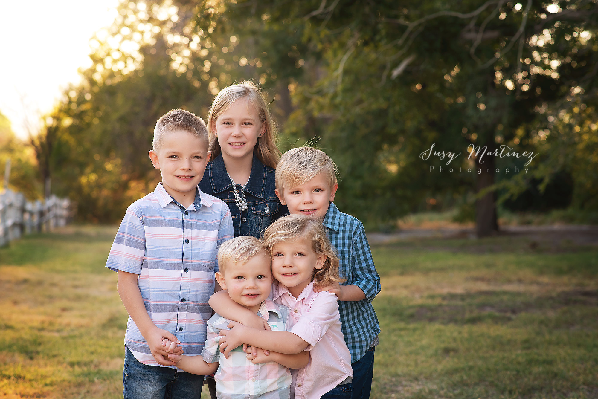 siblings pose toeter during family portraits in Las Vegas with Susy Martinez Photography