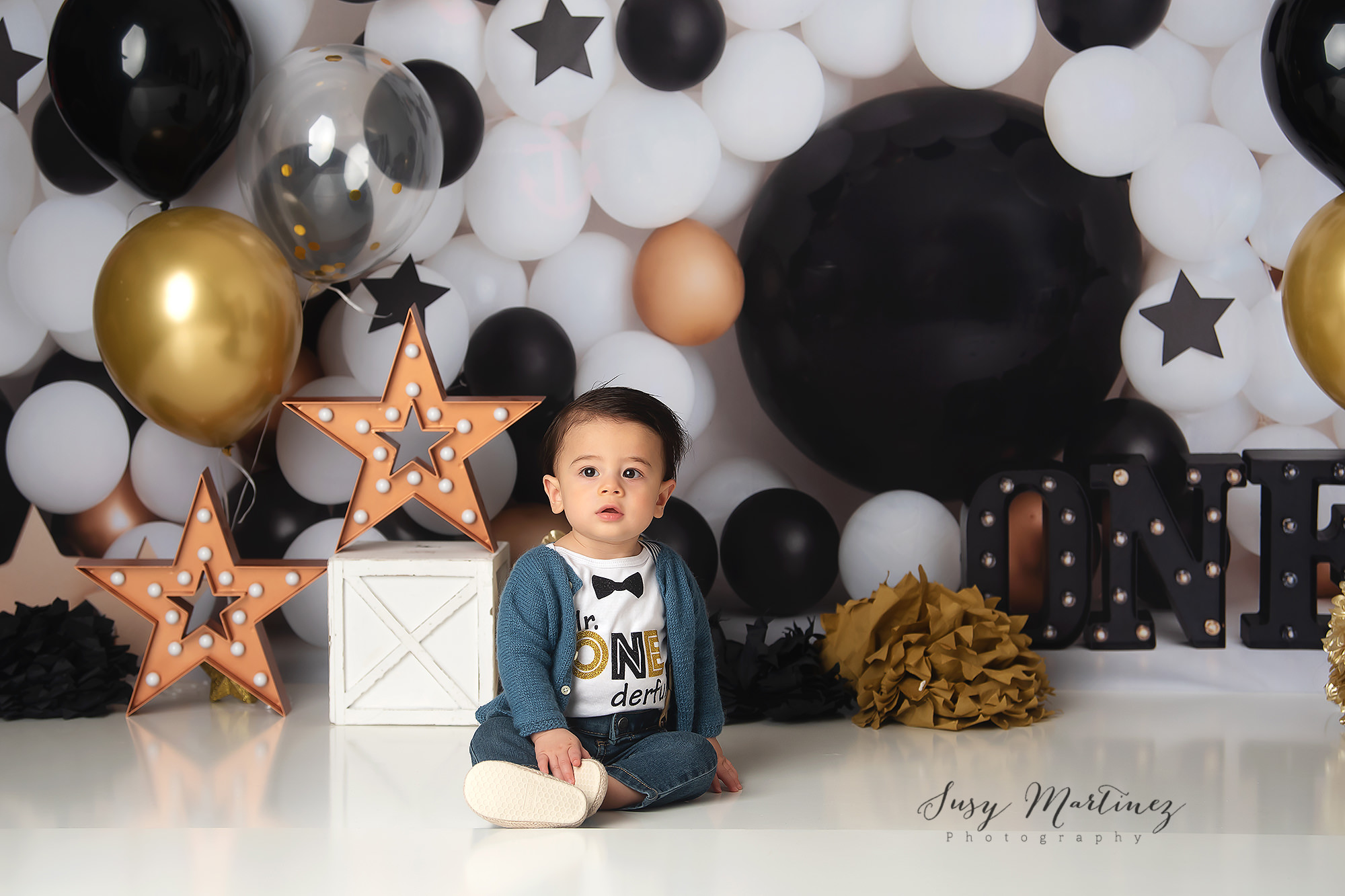 black, gold, and white setup for first birthday portraits with Las Vegas photographer Susy Martinez Photography