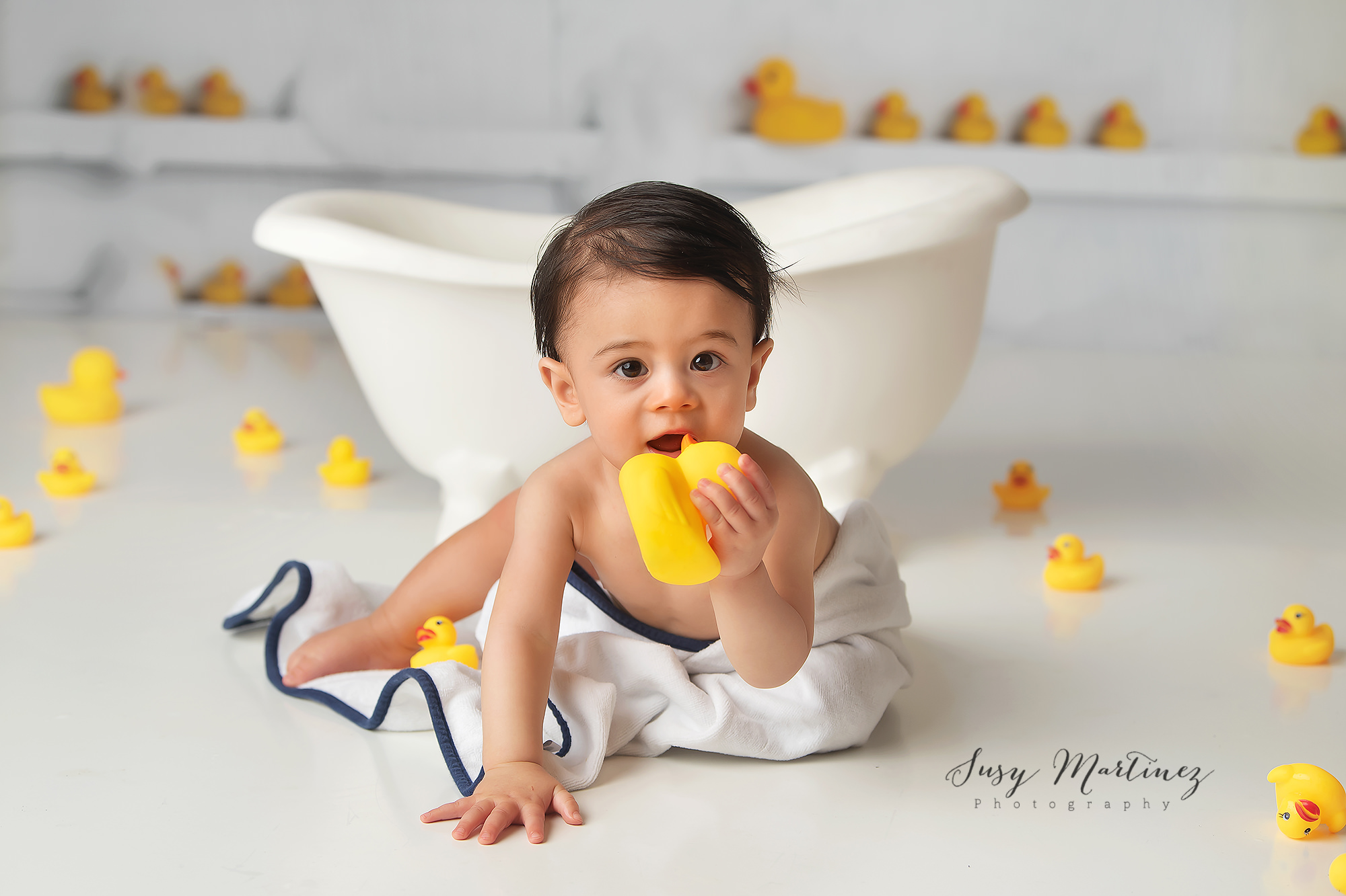 tub time after cake smash with Susy Martinez Photography