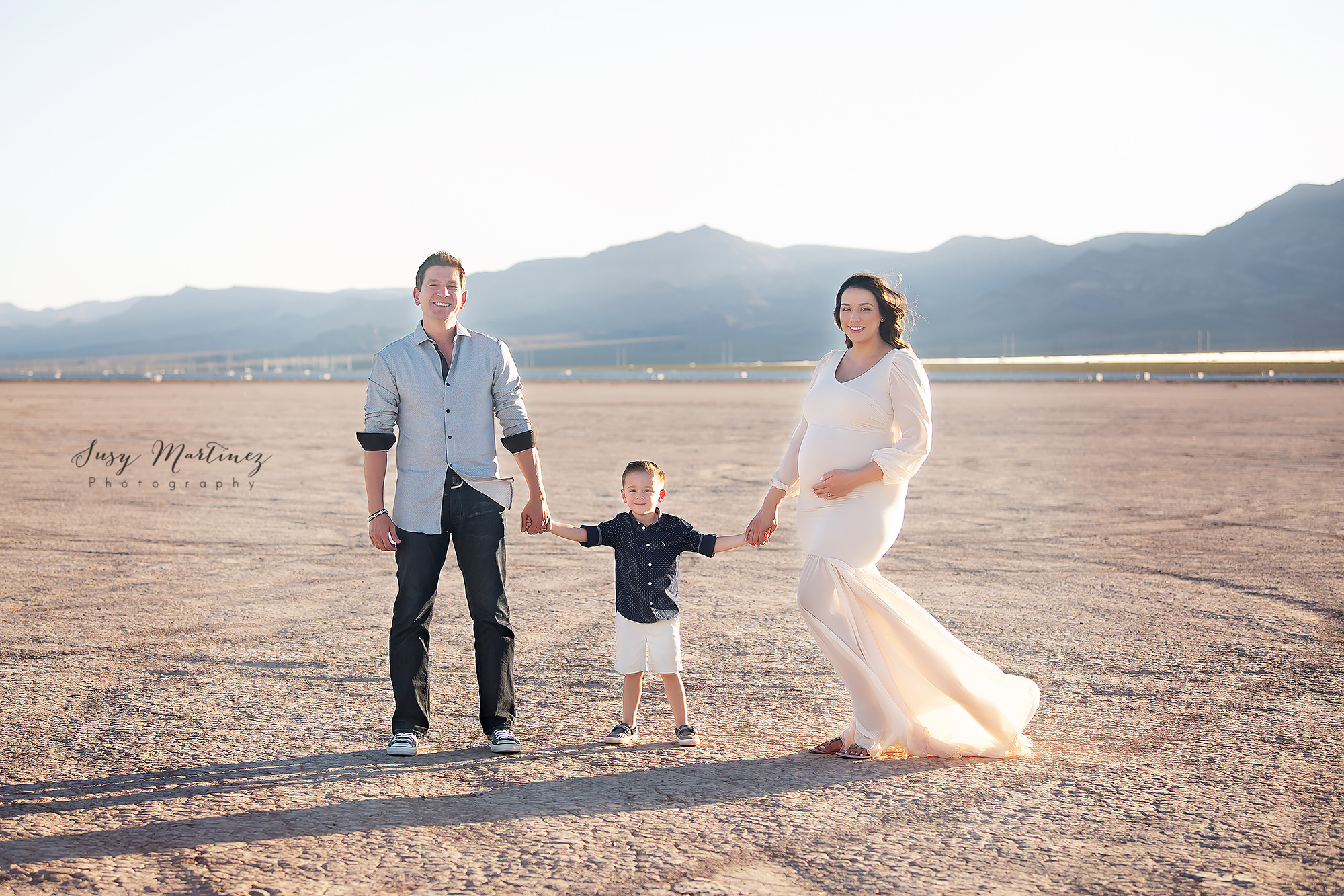 maternity portraits in Dry Lake Bed in Las Vegas