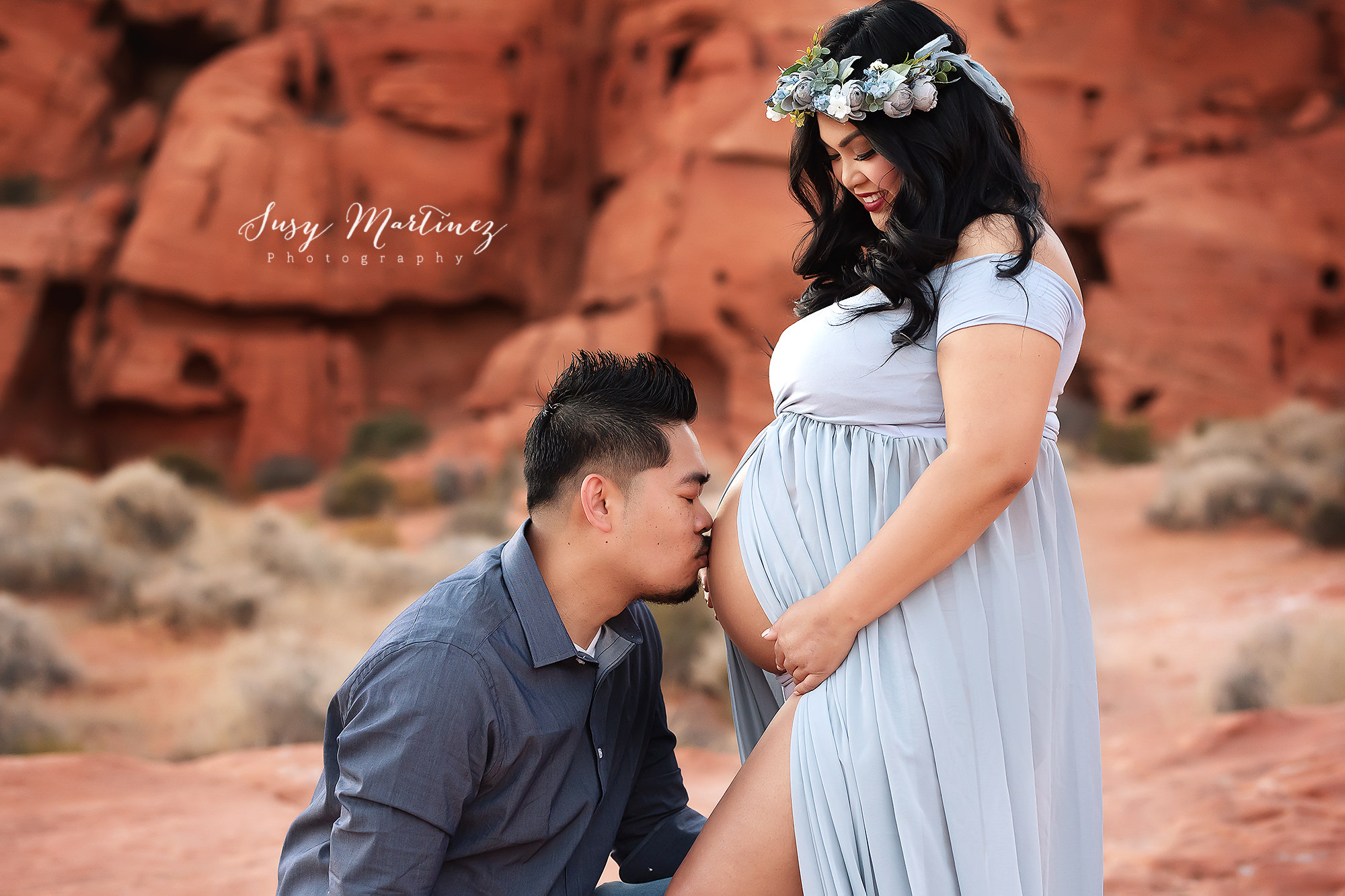 dad kisses mom's belly during Valley of Fire Maternity Session