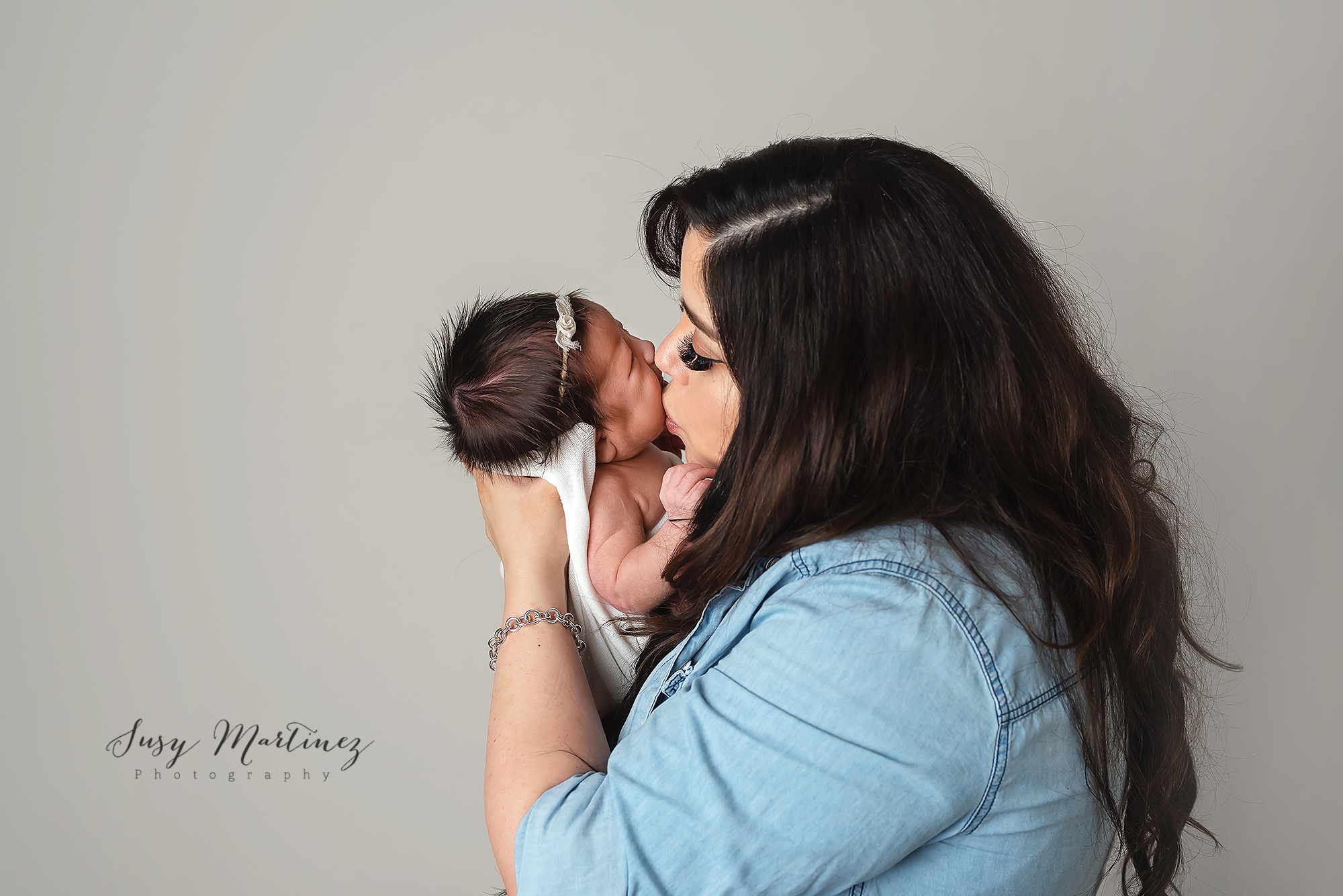 mom kisses baby girl during Las Vegas newborn session