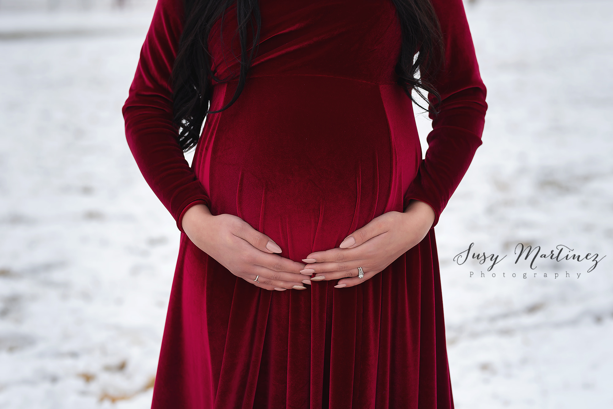 mom holds belly during Spring Mountain Ranch Maternity Session